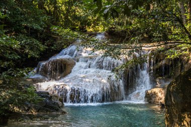 Tayland Kanchanaburi Erawan şelale manzarası