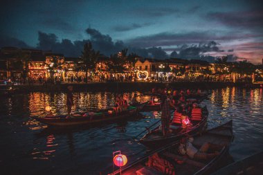 Hoi Orta Vietnam'da Bir sokaklar ve Kanallar