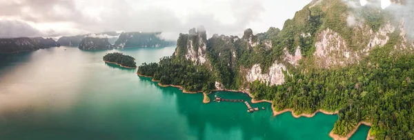 Tayland Khao Sok milli park manzarası