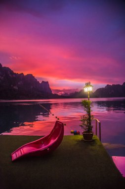 Tayland Khao Sok milli park manzarası