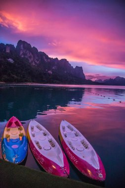 Tayland Khao Sok milli park manzarası