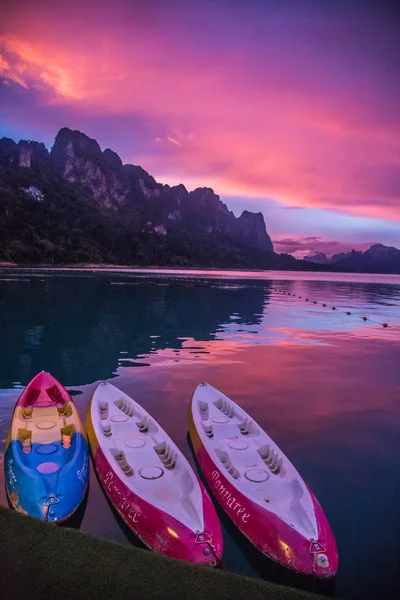 Tayland Khao Sok milli park manzarası