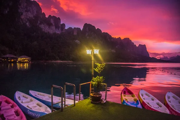 Tayland Khao Sok milli park manzarası