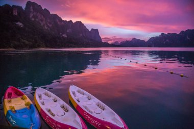 Tayland Khao Sok milli park manzarası