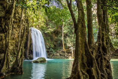 Tayland Kanchanaburi Erawan şelale manzarası
