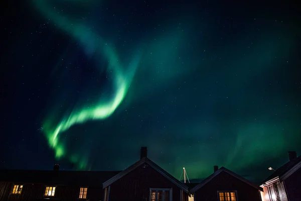 挪威罗弗顿群岛赖因上方的北极光 — 图库照片