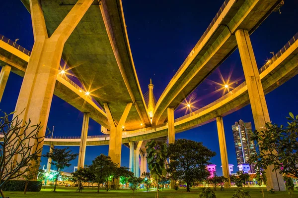 Bangkok Tayland gün batımında Bhumibol köprü manzarası