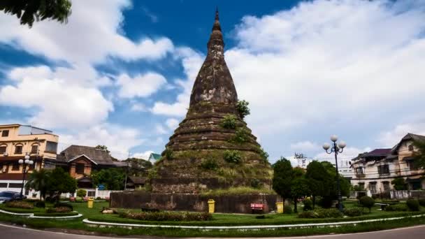 Laos'taki Vientane tapınakları ve sokak zaman atlamalı — Stok video