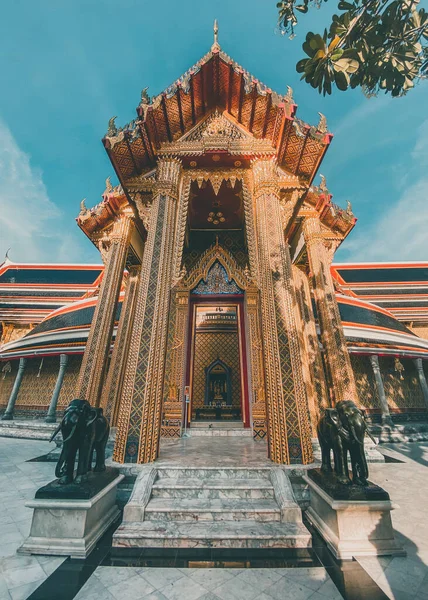 Wat Benchamabophit, el templo de mármol, en Bangkok, Ciudad Vieja, Tailandia —  Fotos de Stock
