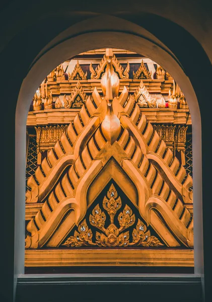 Templo Loha Prasat en el casco antiguo de Bangkok en Tailandia — Foto de Stock