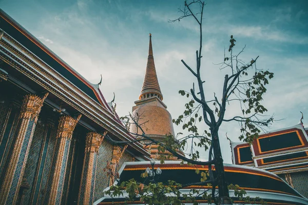 Wat Ratchabophit Sathitmahasimaram temple в Бангкоке, старый город, Таиланд — стоковое фото