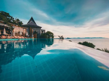 Cennet manzarası Santhiya tatil köyü Koh Yao Yai 'de, Andaman Denizi' ndeki Krabi ve Phuket Tayland arasında.