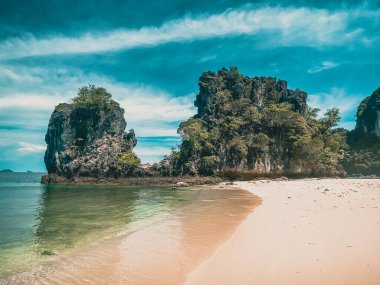 Koh Hong Cennet Sahili, Andaman Denizi 'nde Phuket ve Krabi Tayland arasında bir ada.