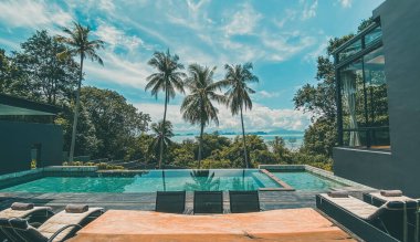 Krabi ve Phuket Tayland arasındaki Andaman Denizi 'ndeki Koh Yao Yai' deki rüya villa manzarası.