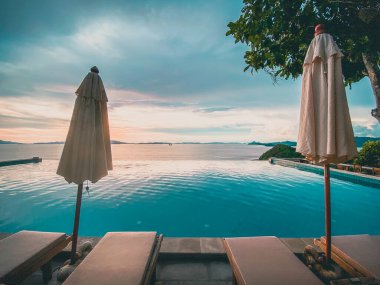 Cennet manzarası Santhiya tatil köyü Koh Yao Yai 'de, Andaman Denizi' ndeki Krabi ve Phuket Tayland arasında.