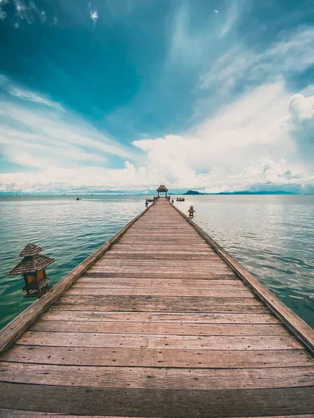 Cennet manzarası Santhiya tatil köyü Koh Yao Yai 'de, Andaman Denizi' ndeki Krabi ve Phuket Tayland arasında.