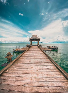 Cennet manzarası Santhiya tatil köyü Koh Yao Yai 'de, Andaman Denizi' ndeki Krabi ve Phuket Tayland arasında.