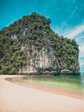 Koh Hong Cennet Sahili, Andaman Denizi 'nde Phuket ve Krabi Tayland arasında bir ada.