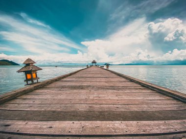 Cennet manzarası Santhiya tatil köyü Koh Yao Yai 'de, Andaman Denizi' ndeki Krabi ve Phuket Tayland arasında.