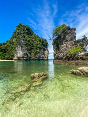 Koh Hong Cennet Sahili, Andaman Denizi 'nde Phuket ve Krabi Tayland arasında bir ada.
