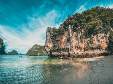 Koh Lao Cennet Sahili, Andaman Denizi 'nde Phuket ve Krabi Tayland arasında bir ada.