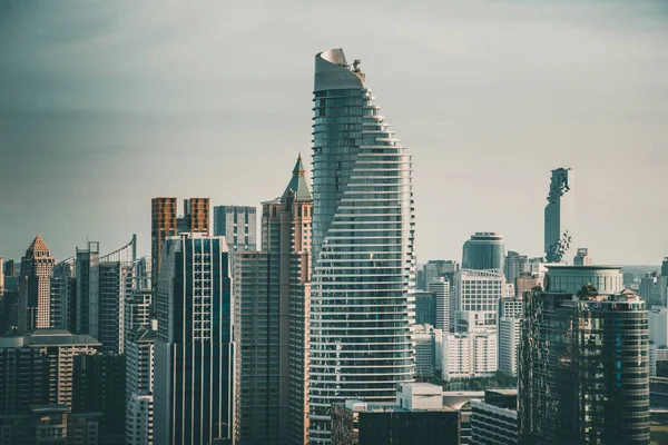 Petchaburi ve Merkez Büyükelçiliği Ploenchit, Bangkok, Tayland manzaralı