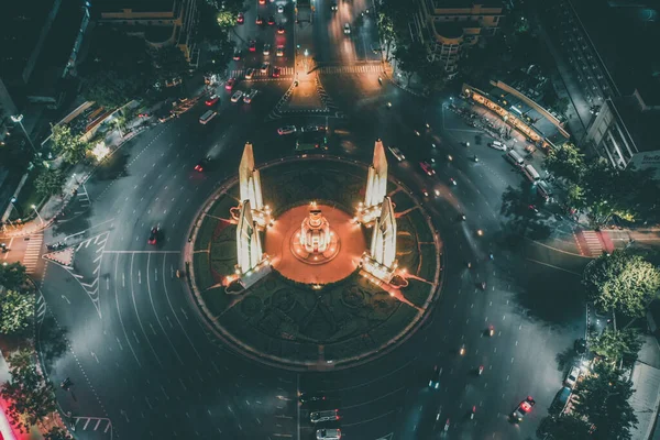 旧市街の夜の民主主義記念碑の空中ビュー｜バンコクタイ — ストック写真