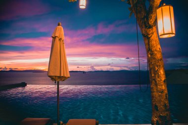 Koh Yao Yai 'de gün batımı manzarası, Andaman Denizi' nde Phuket ve Krabi Tayland arasında bir ada.