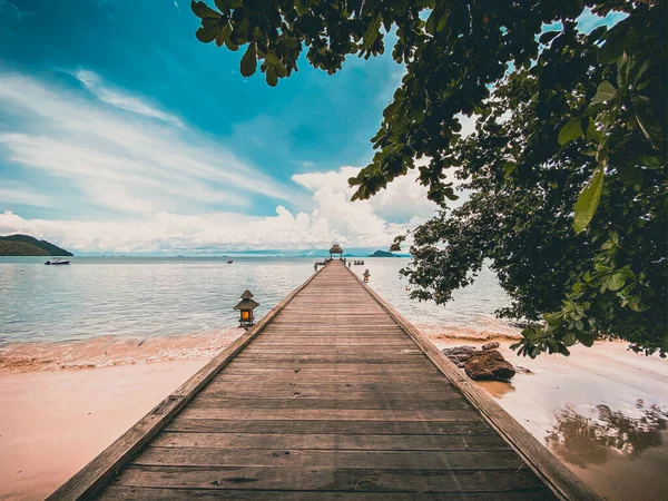 Blick auf das paradiesische Santhiya Resort in Koh Yao Yai, Insel im Andamanischen Meer zwischen Krabi und Phuket Thailand — Stockfoto