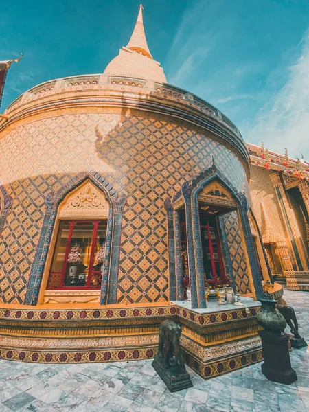 Wat Benchamabophit, el templo de mármol, en Bangkok, Ciudad Vieja, Tailandia —  Fotos de Stock