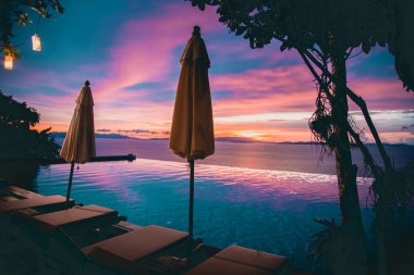 Koh Yao Yai 'de gün batımı manzarası, Andaman Denizi' nde Phuket ve Krabi Tayland arasında bir ada.