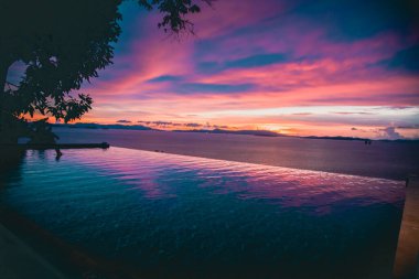 Koh Yao Yai 'de gün batımı manzarası, Andaman Denizi' nde Phuket ve Krabi Tayland arasında bir ada.