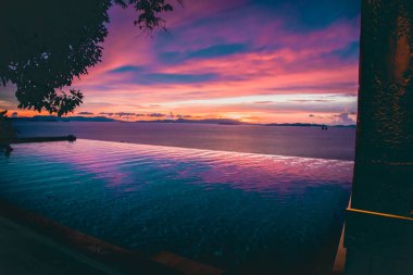 Koh Yao Yai 'de gün batımı manzarası, Andaman Denizi' nde Phuket ve Krabi Tayland arasında bir ada.
