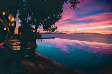 Koh Yao Yai 'de gün batımı manzarası, Andaman Denizi' nde Phuket ve Krabi Tayland arasında bir ada.