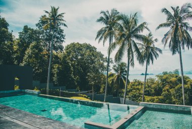 Krabi ve Phuket Tayland arasındaki Andaman Denizi 'ndeki Koh Yao Yai' deki rüya villa manzarası.