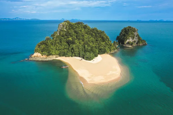 Vista aérea de Koh Nok, isla en el mar de Andamán entre Phuket y Krabi Tailandia — Foto de Stock