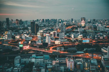 Petchaburi ve Merkez Büyükelçiliği Ploenchit, Bangkok, Tayland manzaralı
