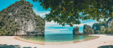 Koh Hong Cennet Sahili, Andaman Denizi 'nde Phuket ve Krabi Tayland arasında bir ada.