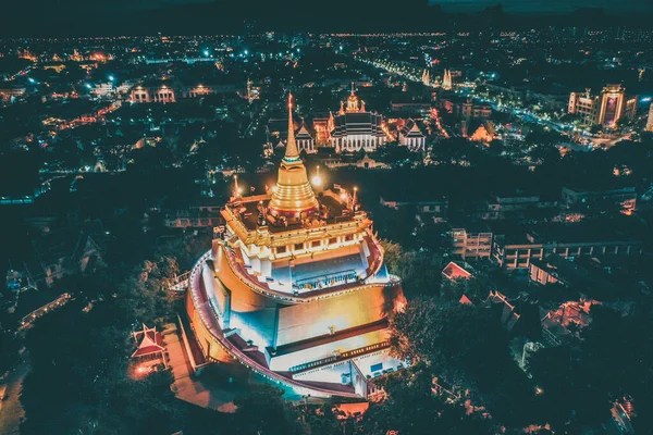 Αεροφωτογραφία του Wat Saket Golden Mount ναός στην παλιά πόλη της Μπανγκόκ στην Ταϊλάνδη — Φωτογραφία Αρχείου