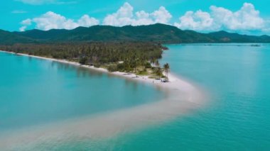 Koh Yao Yai 'deki Laem Had Sahili' nin havadan görünüşü, Phuket ve Krabi Tayland arasındaki anadolu adası.
