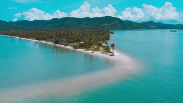 Luchtfoto van Laem Had Beach in Koh Yao Yai, eiland in de andamaanse zee tussen Phuket en Krabi Thailand — Stockvideo