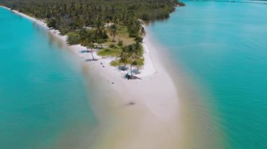 Koh Yao Yai 'deki Laem Had Sahili' nin havadan görünüşü, Phuket ve Krabi Tayland arasındaki anadolu adası.