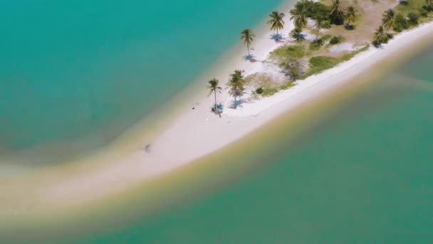 Luchtfoto van Laem Had Beach in Koh Yao Yai, eiland in de andamaanse zee tussen Phuket en Krabi Thailand — Stockvideo