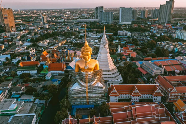 Αεροφωτογραφία του Wat Paknam Bhasicharoen, ένα ναό, παγόδα και άγαλμα του Βούδα στην Μπανγκόκ της Ταϊλάνδης — Φωτογραφία Αρχείου