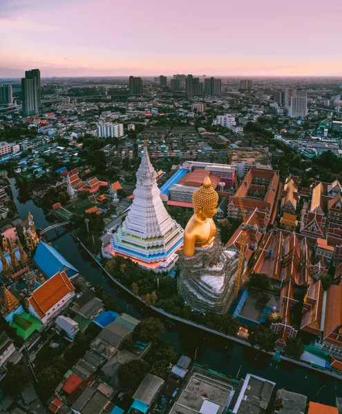 Letecký pohled na Wat Paknam Bhasicharoen, chrám, pagodu a sochu Buddhy v Bangkoku Thajsko — Stock fotografie