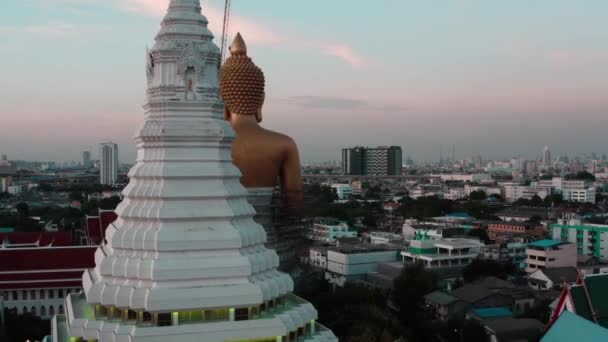 Flygfoto över Wat Paknam Bhasicharoen, ett tempel, pagoda och Buddha staty i Bangkok Thailand — Stockvideo