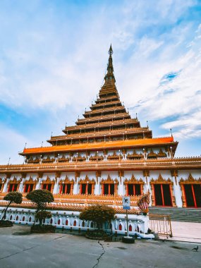 Tayland 'ın Khon Kaen şehrinde tapınaklarda Nong Wang ve Chao Por Lak Muang' ı dolaşırken.
