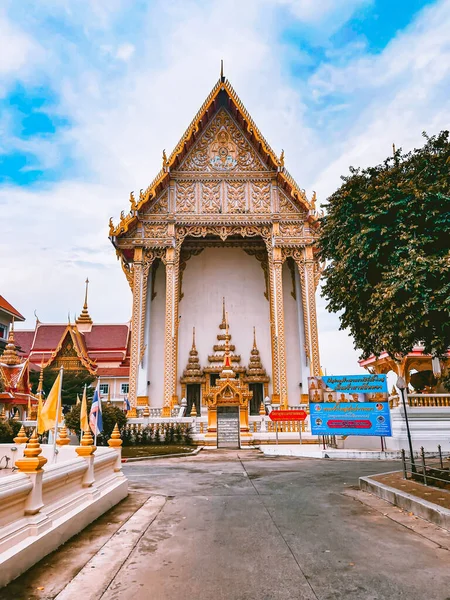 Περπατώντας γύρω από ναούς nong wang και Chao Por Lak Muang στην πόλη Khon Kaen στην Ταϊλάνδη — Φωτογραφία Αρχείου