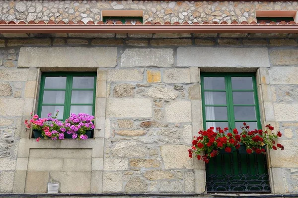 Vieja Ventana Una Pared Piedra — Foto de Stock