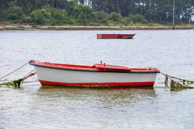demirleyen ahşap balıkçı tekneleri